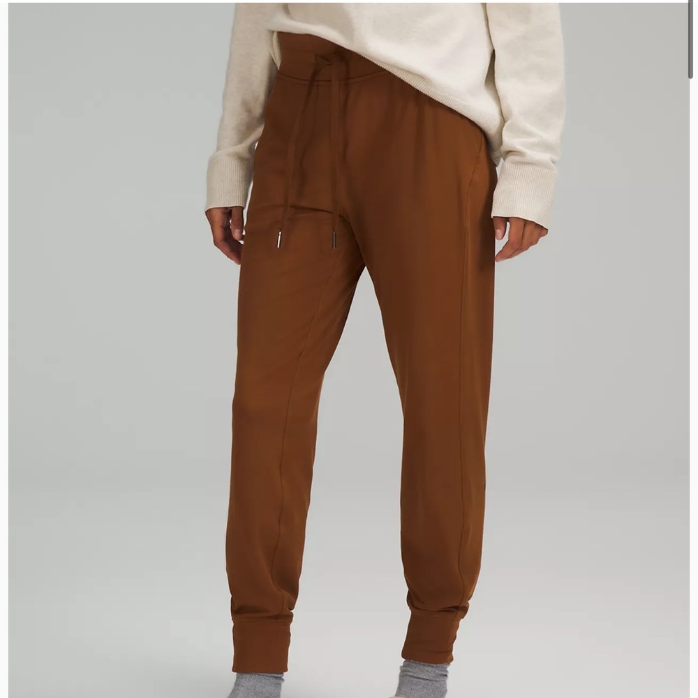 Lululemon high waisted joggers in roasted brown size 6